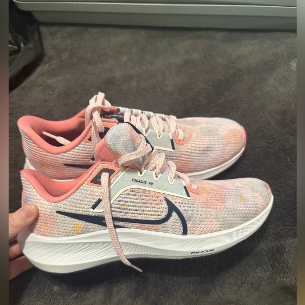 Nike Women's Pink and White Athletic Shoes
 Pegasus 40 - never worn